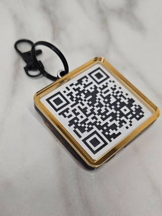Brelok z kodem QR - Facebook | Instagram | Booksy | KONFIGURATOR