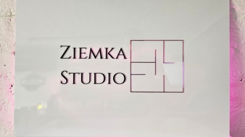 Tablica z plexi z logo na ścianę | KONFIGURATOR