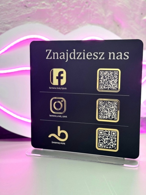 Prezenter stand stojak na recepcję z 3 kodami QR i napisem - Facebook | Instagram | Booksy | KONFIGURATOR Prezenter stand stojak na recepcję z 3 kodami QR i napisem - Facebook | Instagram | Booksy | KONFIGURATOR