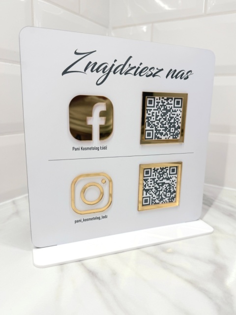 Prezenter stand stojak na recepcję z 2 kodami QR i napisem grawerowanym - Facebook | Instagram | KONFIGURATOR Prezenter stand stojak na recepcję z 2 kodami QR i napisem grawerowanym - Facebook | Instagram | KONFIGURATOR