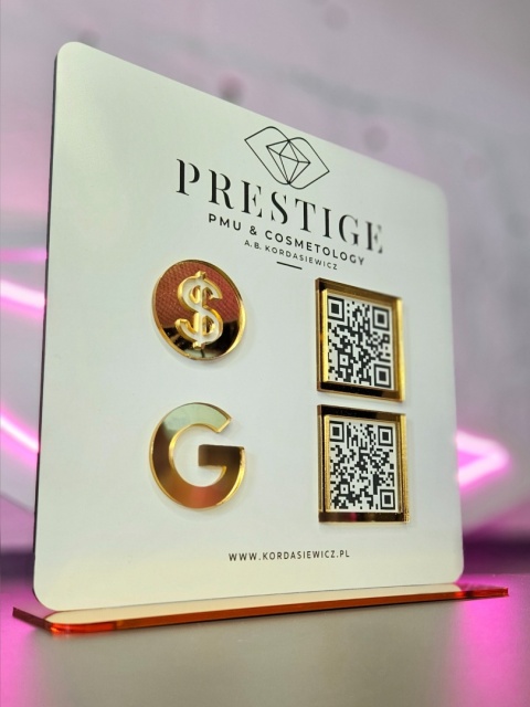 Prezenter stand stojak social media z 2 kodami QR i logo grawerowanym | KONFIGURATOR Prezenter stand stojak social media z 2 kodami QR i logo grawerowanym | KONFIGURATOR