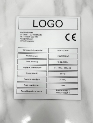Tabliczka znamionowa zgodna z normami PN-EN 61439-1 i PN-EN 60204-1 | laminat biały | 104x135 mm