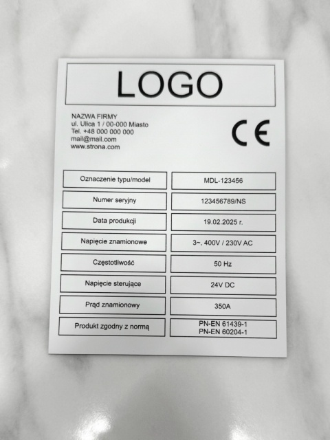 Tabliczka znamionowa zgodna z normami PN-EN 61439-1 i PN-EN 60204-1 | laminat biały | 104x135 mm Tabliczka znamionowa zgodna z normami PN-EN 61439-1 i PN-EN 60204-1 | laminat biały | 104x135 mm