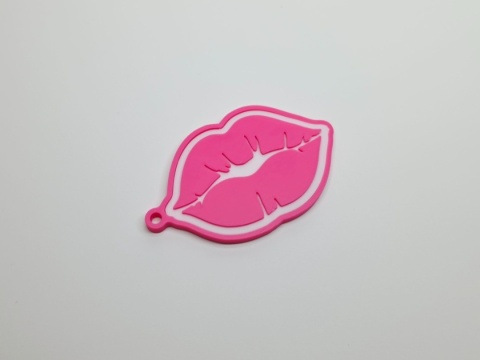 Brelok z funkcją NFC w kształcie ust