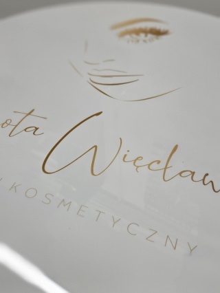 Okrągły szyld tablica z logo z plexi na ścianę | KONFIGURATOR