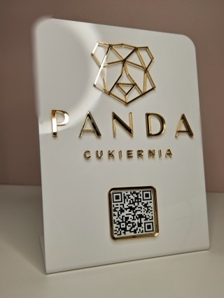 Prezenter stand stojak gięty z kodem QR i logo z plexi | KONFIGURATOR