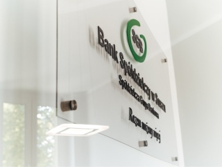 Tablica z plexi z logo na ścianę | KONFIGURATOR