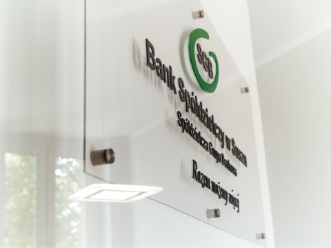 Tablica z plexi z logo na ścianę | KONFIGURATOR